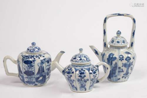 中国蓝白瓷茶壶一套三件，有