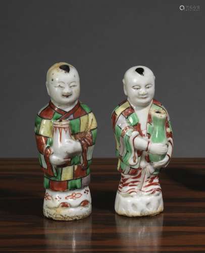 二浩浩中国。清康熙年间（1662-1722年）青花家族型釉瓷。高11厘米来源：Compagnie de la Chine et des Indes (Paris) (Inv.17627a 1957年购得)