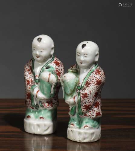 二浩浩中国。清康熙年间（1662-1722）青花家型釉瓷。高11厘米出处：Compagnie de la Chine et des Indes (Paris) (Inv.17627d 1957年购入)