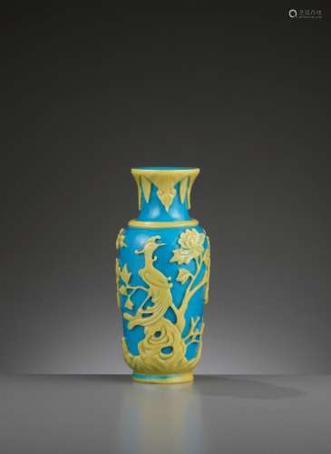 A YELLOW OVERLAY TURQUOISE GLASS VASE, TONGZHI MARK AND PERIOD