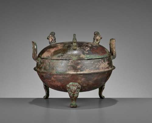 AN ARCHAIC BRONZE RITUAL TRIPOD VESSEL AND COVER, DING, WARRING STATES
