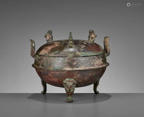 AN ARCHAIC BRONZE RITUAL TRIPOD VESSEL AND COVER, DING, WARRING STATES