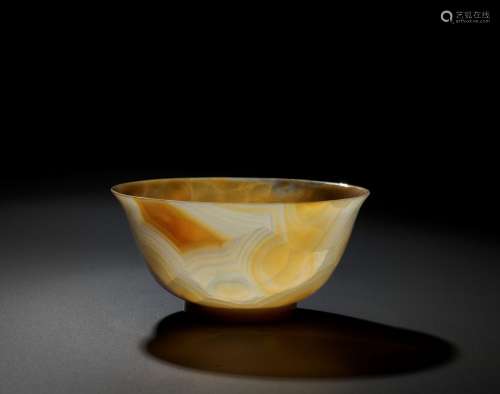 A TRANSLUCENT BANDED AGATE BOWL, QING DYNASTY