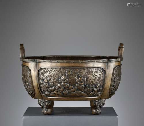 A LARGE AND HEAVY BRONZE QUADRILOBED ‘BOYS’ CENSER, QING DYNASTY