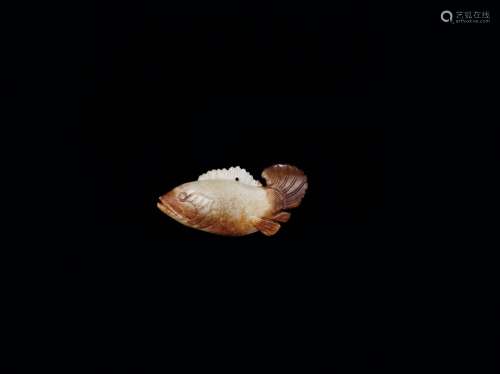 A WHITE AND RUSSET JADE ‘MANDARIN FISH’ PENDANT, SONG TO MING DYNASTY