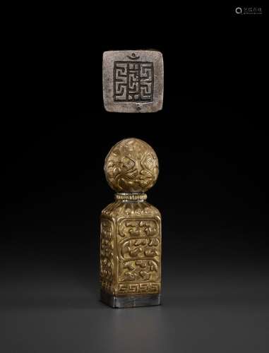 A LARGE TIBETAN-CHINESE COPPER REPOUSSÉ SEAL, MID-QING TO REPUBLIC