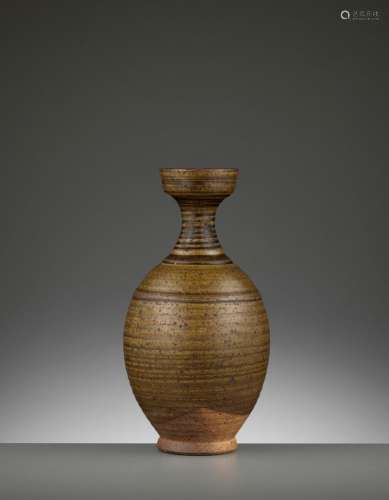 A BROWN-GLAZED STONEWARE BOTTLE VASE, SUI-TANG DYNASTY