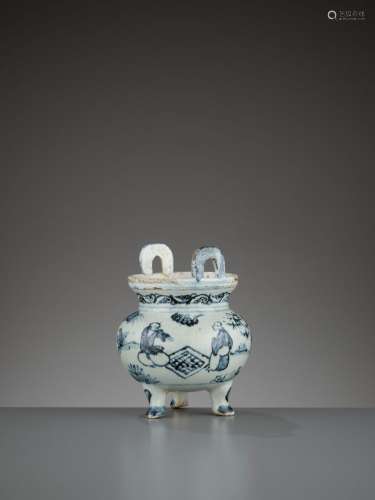 A ‘WEIQI PLAYERS’ BLUE AND WHITE PORCELAIN TRIPOD CENSER, MING DYNASTY