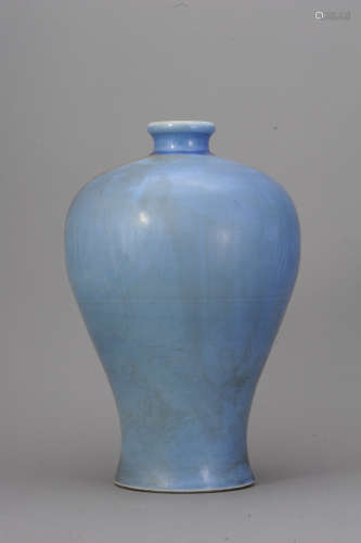 天藍釉梅瓶