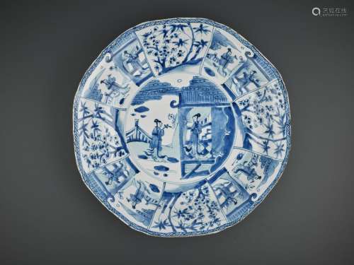 A LARGE BLUE AND WHITE OCTAGONAL LOBED DISH, KANGXI PERIOD