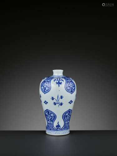 A BLUE AND WHITE MEIPING, QING DYNASTY