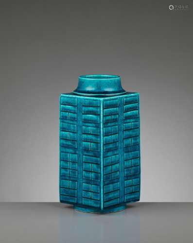 AN ‘EIGHT TRIGRAMS’ CONG WITH A TRANSLUCENT TURQUOISE GLAZE, KANGXI