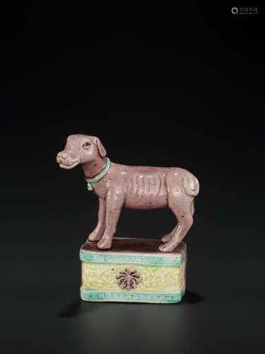 A SUPERB PORCELAIN MODEL OF A HOUND, EARLY QING