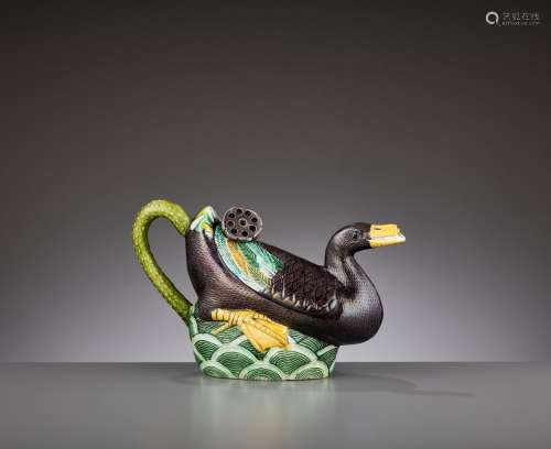 A FAMILLE VERTE ‘DUCK AND LOTUS’ EWER AND COVER, QING