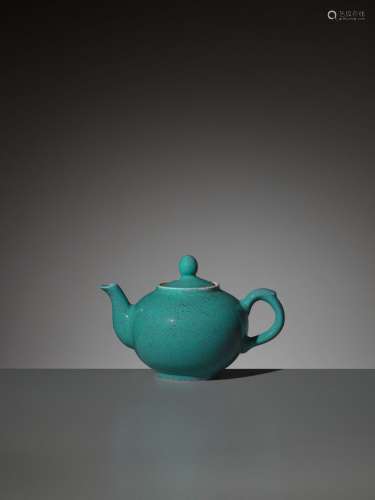 A ROBIN’S EGG-GLAZED TEAPOT AND COVER, QING