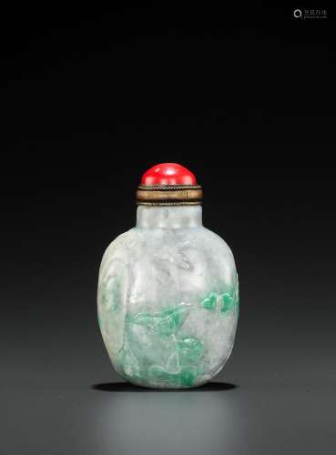 A CARVED JADEITE SNUFF BOTTLE, QING DYNASTY