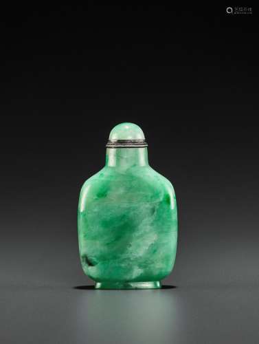 AN APPLE- AND EMERALD-GREEN JADEITE SNUFF BOTTLE WITH MATCHING STOPPER, QING