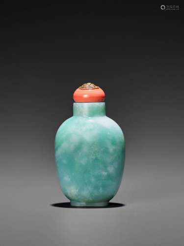 AN APPLE-GREEN AND LAVENDER JADE SNUFF BOTTLE, LATE QING TO REPUBLIC