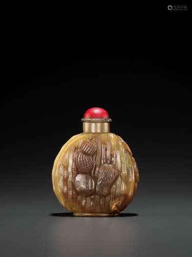AN AGATE ‘JUJUBE AND PEANUT’ SNUFF BOTTLE, LATE QING TO EARLY REPUBLIC
