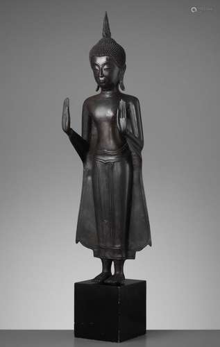 A LARGE THAI BRONZE FIGURE OF BUDDHA, AYUTTHAYA KINGDOM