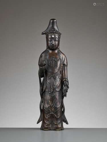 A JAPANESE BRONZE FIGURE OF KANNON, EDO PERIOD