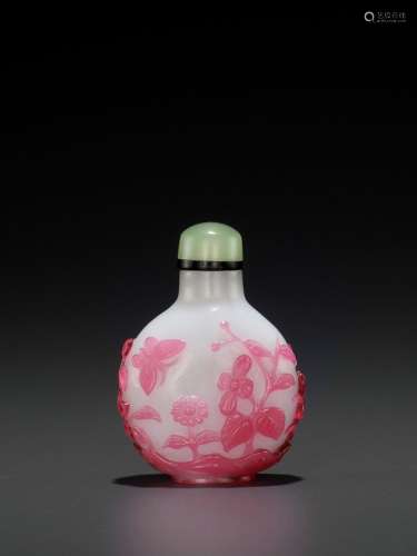 A SMALL PINK OVERLAY GLASS SNUFF BOTTLE, QING DYNASTY