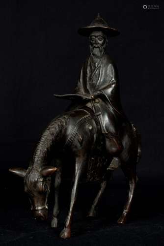 日本，20世纪初。托巴骑着他的骡子。青铜色，有深色的铜锈。高度：36.5厘米，长度：31厘米。