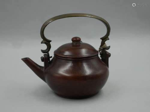 中国，19世纪。紫砂茶壶。反面盖章注明