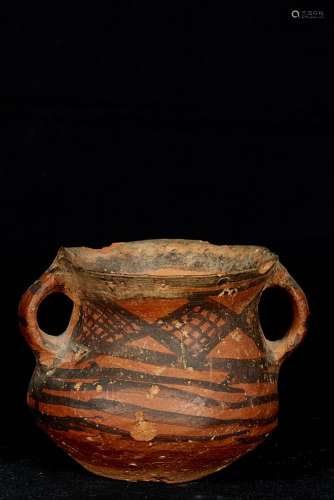中国，在新石器时代的味道。几何纹饰的赤陶花瓶。高度：8厘米。事故