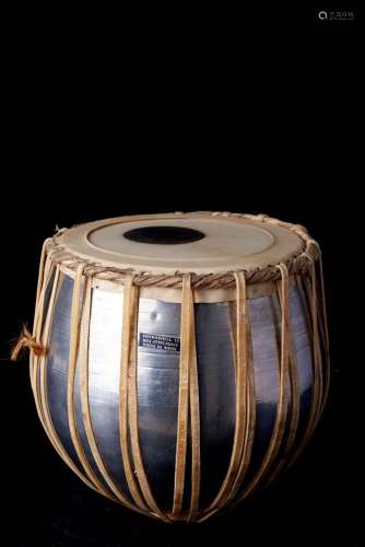 印度，20世纪。各种材质的鼓：皮、金属和皮革。(尺寸待定)