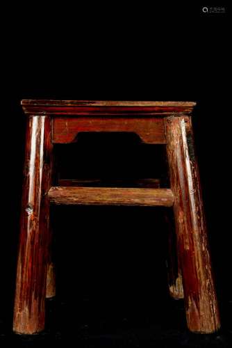 中国，20世纪。木凳子。磨损。(尺寸待定)