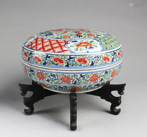 Chinese Porcelain Round Container