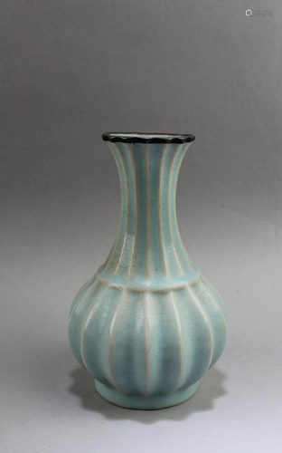 Chinese Ruyao Vase