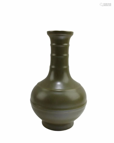 Chinese Tea-Dust Color Porcelain Vase