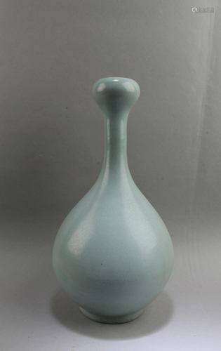 Chinese Ruyao Vase