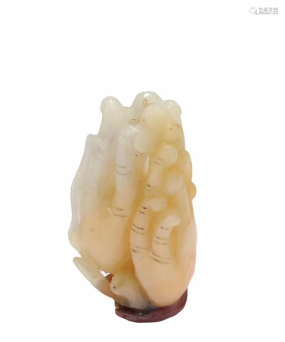 A Carved Agate Ornament