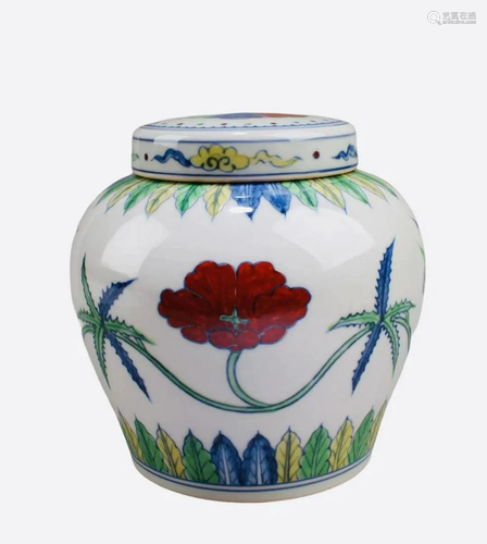 Chinese Porcelain Round Container