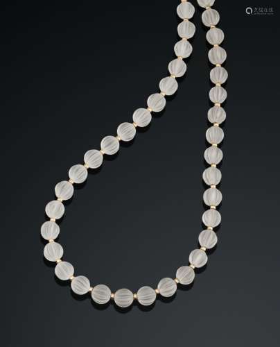 瓜子玻璃珠镶嵌小环的18K（750/1000）黄金项链。扣子扣钩。毛重：7.04克瓜子大小的大角珠附在上面。
