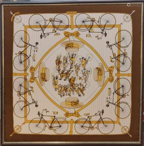 爱马仕巴黎方形丝喙装在卡德雷（斑点）中。89 x 89厘米。
