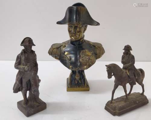 拍品包括两尊拿破仑像，一尊站立，另一尊骑在马背上，还有一尊皇帝的金属半身像，底座上装饰有一只鹰。高。9.5-12-15厘米