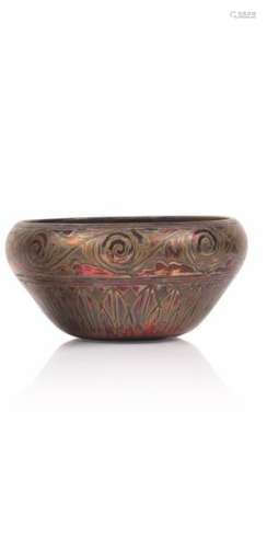 克莱门特-马西耶(1844-1917)虹彩陶瓷弧形碗，带有风格化的自然主义装饰。签名并位于Golfe Juan AM。H.8厘米D.16厘米