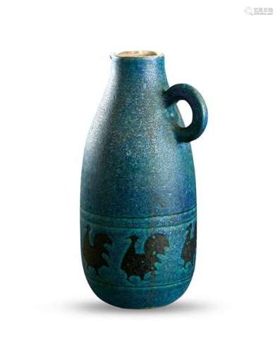 Robert Meynard颗粒状的蓝色陶瓷壶，黑色母鸡楣装饰。签字：H.20厘米