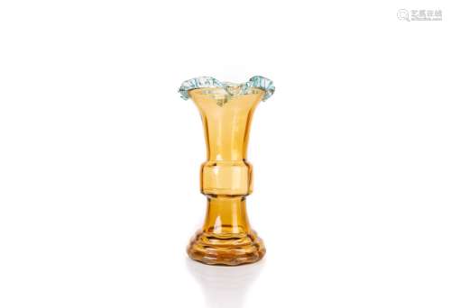 玻璃巴拉斯特形花瓶，黄身蓝领。H.30厘米