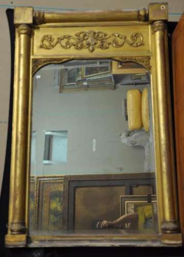 一面镀金和雕刻木质的长方形镜子，带有建筑装饰。108.5 x 72.5厘米