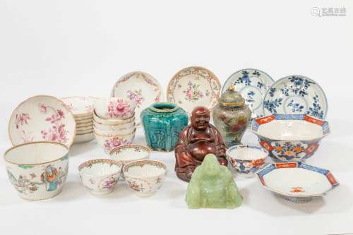 由28件中国古代瓷器、佛像和景泰蓝组成的收藏品。
