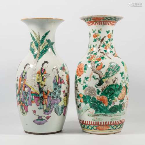 2件中国瓷器收藏品，配以装饰品和装饰品。19de/20ste eeuw.