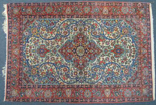 一块东方手工制作的地毯。205 x 145