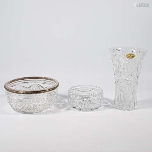 3款波西米亚玻璃的收藏品。