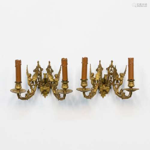 在Lodewijk XVI stijl中，有几根蜡烛和一个小人偶。