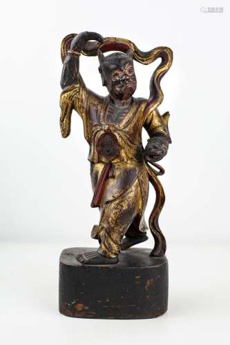 中国，清朝（1644-1912）。 可能是佛建省的。雕像代表佛教四大天王之一的守护者Virūpākṣa，
